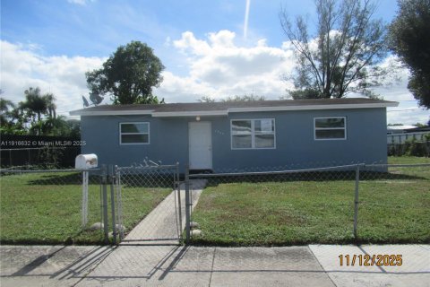 House in Miami Gardens, Florida 3 bedrooms, 88.81 sq.m. № 1973663 - photo 17