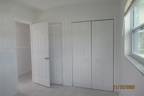 House in Miami Gardens, Florida 3 bedrooms, 88.81 sq.m. № 1973663 - photo 13