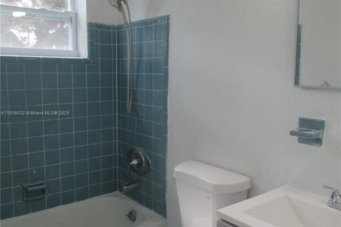 House in Miami Gardens, Florida 3 bedrooms, 88.81 sq.m. № 1973663 - photo 10