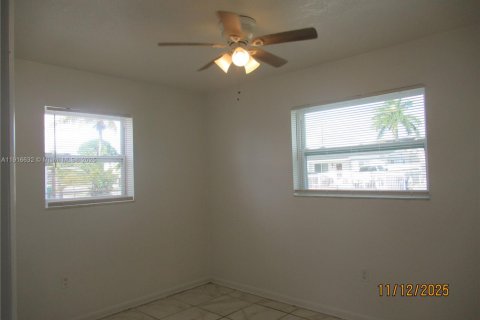 House in Miami Gardens, Florida 3 bedrooms, 88.81 sq.m. № 1973663 - photo 8