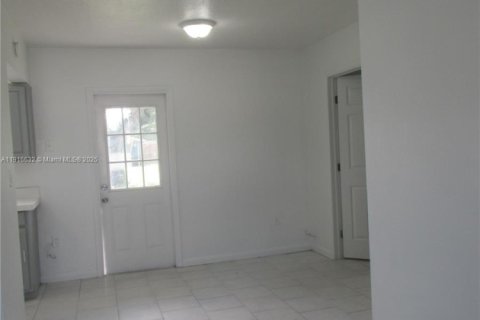 House in Miami Gardens, Florida 3 bedrooms, 88.81 sq.m. № 1973663 - photo 2