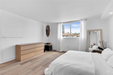 Condo in North Miami Beach, Florida, 2 bedrooms  № 1868433 - photo 17
