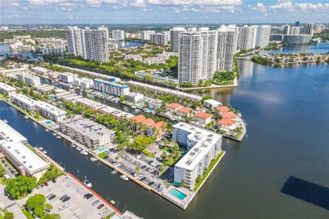 Condo in North Miami Beach, Florida, 2 bedrooms  № 1868433 - photo 4