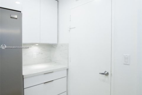 Снять в аренду кондоминиум в Холливуд, Флорида 1 спальня, 73.3м2, № 2079638 - фото 6