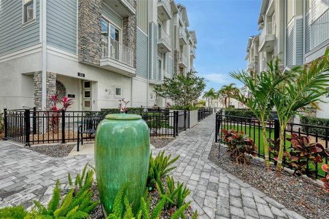 Townhouse in Sarasota, Florida 3 bedrooms, 225.1 sq.m. № 1557591 - photo 1