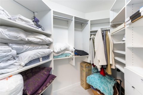 Condominio en alquiler en Miami, Florida, 3 dormitorios, 166.48 m2 № 1802452 - foto 20