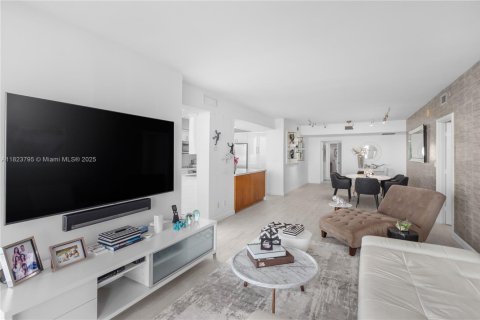 Condominio en alquiler en Miami, Florida, 3 dormitorios, 166.48 m2 № 1802452 - foto 13