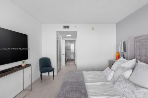 Condo in Miami, Florida, 3 bedrooms  № 1802452 - photo 18