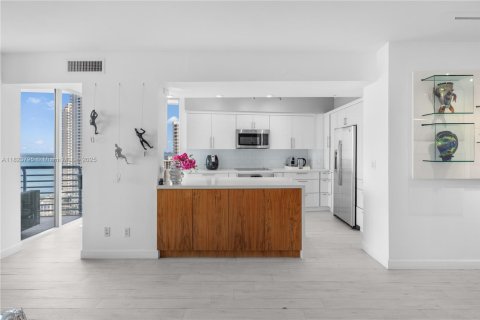Copropriété à louer à Miami, Floride: 3 chambres, 166.48 m2 № 1802452 - photo 14