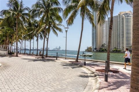 Condominio en alquiler en Miami, Florida, 3 dormitorios, 166.48 m2 № 1802452 - foto 28