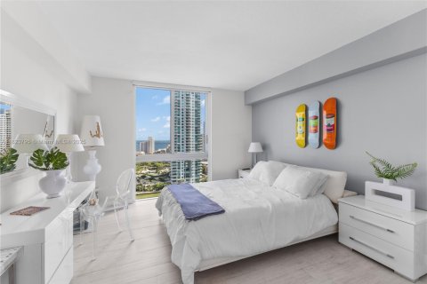 Condominio en alquiler en Miami, Florida, 3 dormitorios, 166.48 m2 № 1802452 - foto 21
