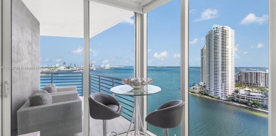 Condominio en Miami, Florida, 3 dormitorios № 1802452
