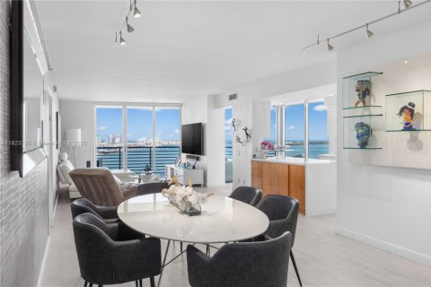 Condominio en alquiler en Miami, Florida, 3 dormitorios, 166.48 m2 № 1802452 - foto 11