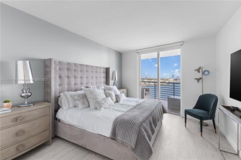Condominio en alquiler en Miami, Florida, 3 dormitorios, 166.48 m2 № 1802452 - foto 16