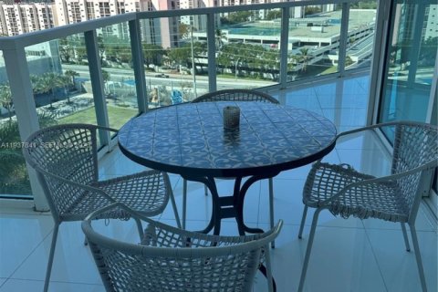 Condominio en alquiler en Sunny Isles Beach, Florida, 3 dormitorios, 135.73 m2 № 1995591 - foto 4