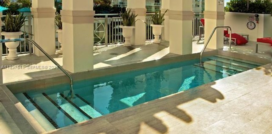 Condominio en Sunny Isles Beach, Florida, 3 dormitorios  № 1995591