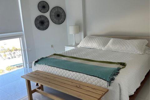 Condominio en alquiler en Sunny Isles Beach, Florida, 3 dormitorios, 135.73 m2 № 1995591 - foto 5