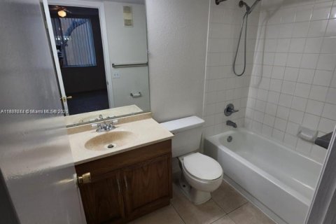 Copropriété à vendre à Pompano Beach, Floride: 3 chambres, 108.7 m2 № 1932879 - photo 3