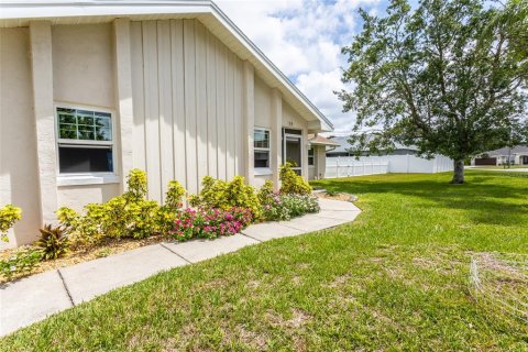 House in Palm Coast, Florida 3 bedrooms, 154.96 sq.m. № 1808046 - photo 19