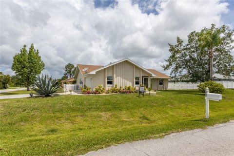 House in Palm Coast, Florida 3 bedrooms, 154.96 sq.m. № 1808046 - photo 17