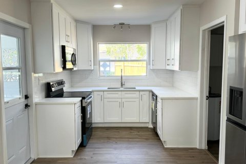 House in Fort Lauderdale, Florida 3 bedrooms, 115.66 sq.m. № 2190716 - photo 9