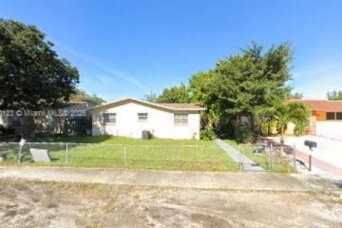 Propiedad comercial en venta en Hollywood, Florida, 198.44 m2 № 1867701 - foto 1