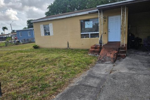 House in Miami, Florida 3 bedrooms, 105.72 sq.m. № 1965499 - photo 3