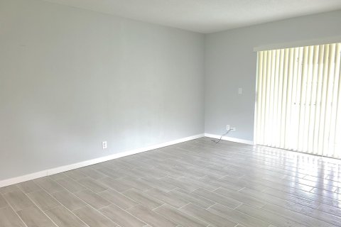 Propiedad comercial en venta en West Palm Beach, Florida № 2434376 - foto 27