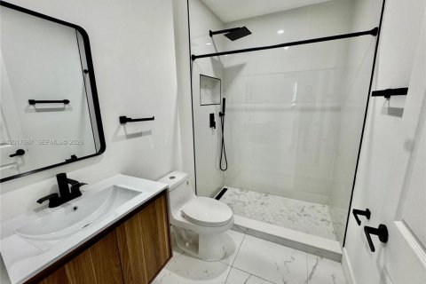 Снять в аренду виллу или дом в Майами, Флорида 2 спальни, 60.39м2, № 2145719 - фото 9