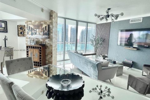 Condominio en venta en Miami, Florida, 3 dormitorios, 128.67 m2 № 1934566 - foto 1