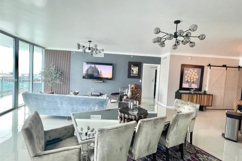 Condominio en venta en Miami, Florida, 3 dormitorios, 128.67 m2 № 1934566 - foto 14
