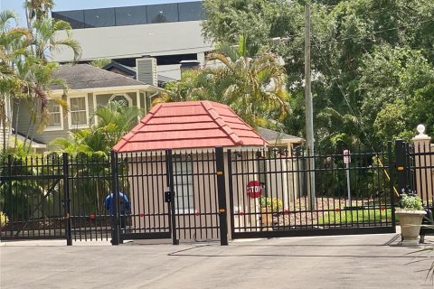 Copropriété à vendre à Tampa, Floride: 2 chambres, 136.19 m2 № 2299294 - photo 4