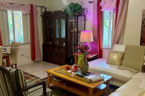 House in North Miami Beach, Florida 3 bedrooms, 94.02 sq.m. № 1864010 - photo 5