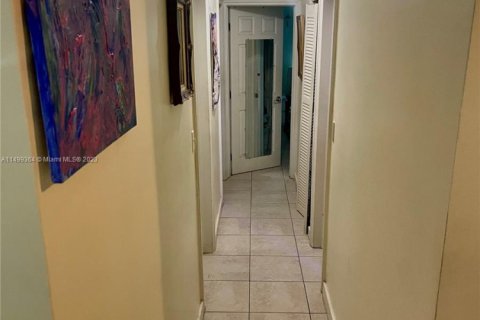 House in North Miami Beach, Florida 3 bedrooms, 94.02 sq.m. № 1864010 - photo 6