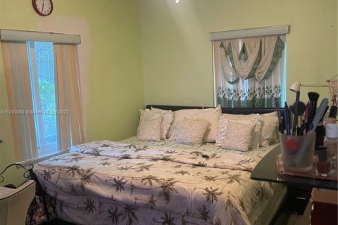 House in North Miami Beach, Florida 3 bedrooms, 94.02 sq.m. № 1864010 - photo 10