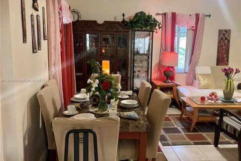 House in North Miami Beach, Florida 3 bedrooms, 94.02 sq.m. № 1864010 - photo 7