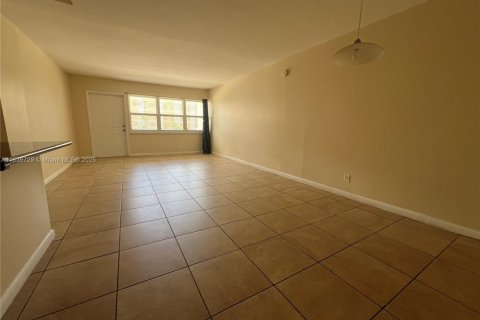 Copropriété à louer à Hallandale Beach, Floride: 2 chambres, 111.48 m2 № 1935197 - photo 7