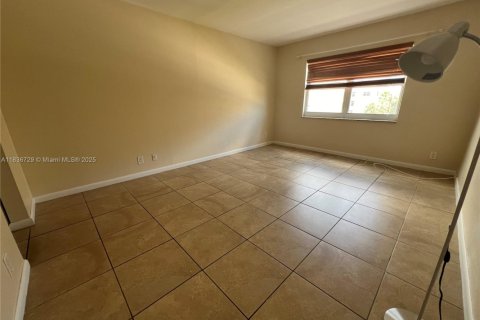 Copropriété à louer à Hallandale Beach, Floride: 2 chambres, 111.48 m2 № 1935197 - photo 8