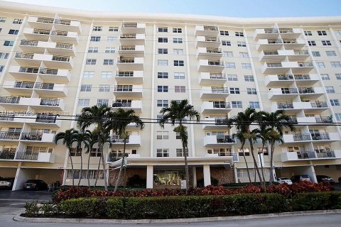 Copropriété à louer à Hallandale Beach, Floride: 2 chambres, 111.48 m2 № 1935197 - photo 19