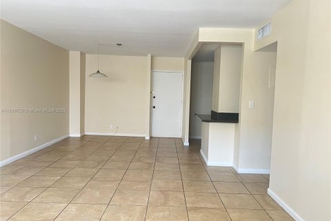 Copropriété à louer à Hallandale Beach, Floride: 2 chambres, 111.48 m2 № 1935197 - photo 4