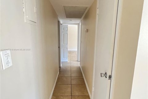 Copropriété à louer à Hallandale Beach, Floride: 2 chambres, 111.48 m2 № 1935197 - photo 9