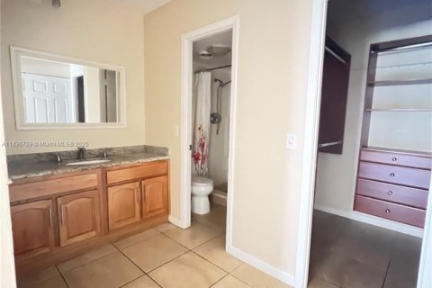 Copropriété à louer à Hallandale Beach, Floride: 2 chambres, 111.48 m2 № 1935197 - photo 18