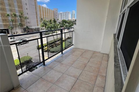 Copropriété à louer à Hallandale Beach, Floride: 2 chambres, 111.48 m2 № 1935197 - photo 10