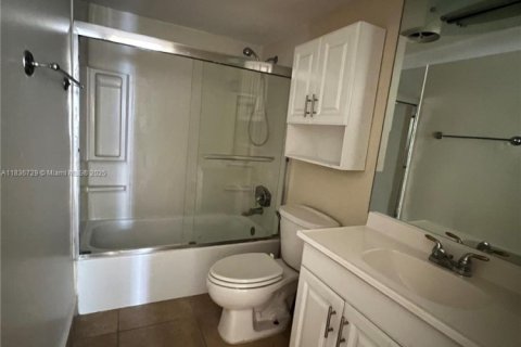 Copropriété à louer à Hallandale Beach, Floride: 2 chambres, 111.48 m2 № 1935197 - photo 15