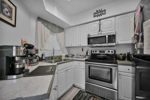 Купить кондоминиум в Майами, Флорида 2 спальни, 73.95м2, № 2086691 - фото 17