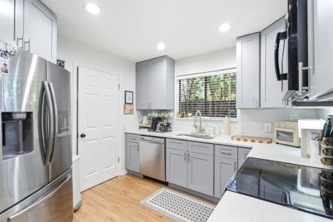 House in Orlando, Florida 3 bedrooms, 109.9 sq.m. № 2207215 - photo 18