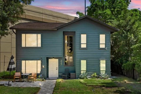 House in Orlando, Florida 3 bedrooms, 109.9 sq.m. № 2207215