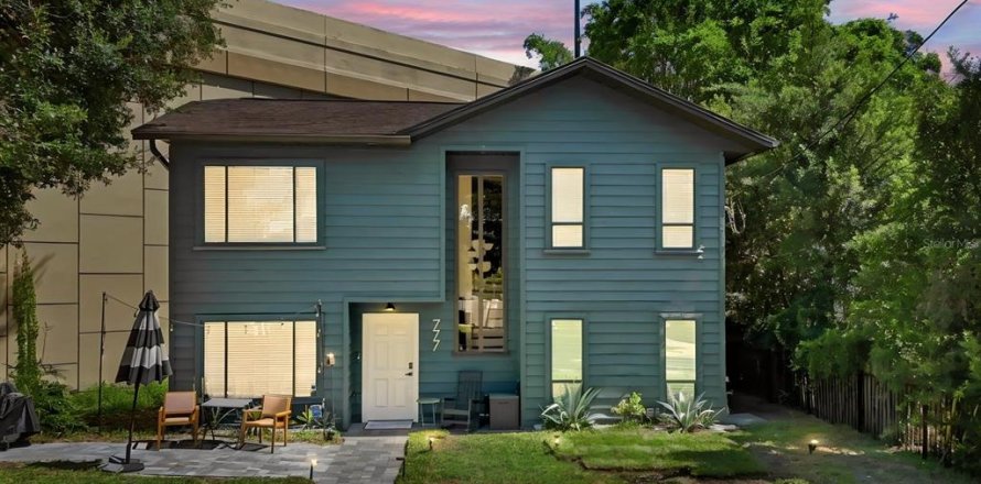 House in Orlando, Florida 3 bedrooms, 109.9 sq.m. № 2207215