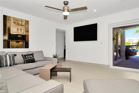 House in Clearwater, Florida 3 bedrooms, 299.7 sq.m. № 1772783 - photo 15