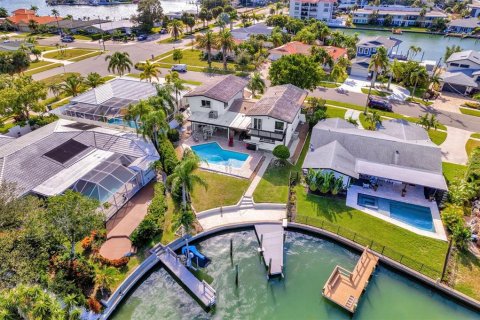 House in Clearwater, Florida 3 bedrooms, 299.7 sq.m. № 1772783 - photo 27